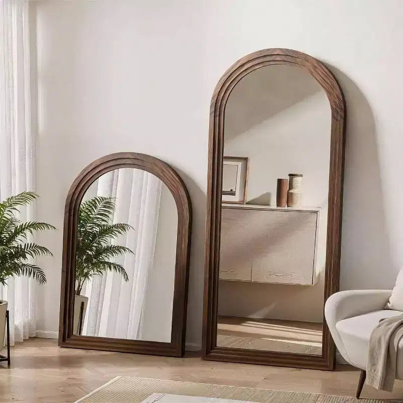Specchio a figura intera marrone con cornice ad arco, cornice in metallo, autoportante/da parete, 1 persona